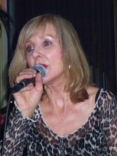 Sound Cafe 2012-30.jpg - Malis mal mit Licht!